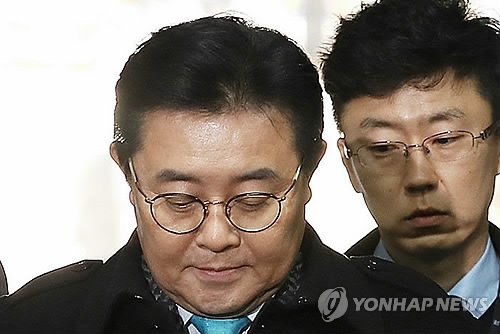 검찰, 전병헌 전 보좌관 기소…GS홈쇼핑 '제3자뇌물 의혹' 수사