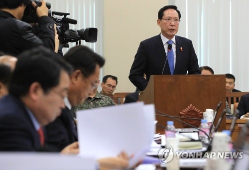 송영무 '문재인 대통령, 미국 선제타격 걱정하냐'는 질문에 "걱정하신다"