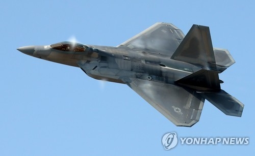 미국 F-22·B-1B 등 참가 한미군사훈련에 중국 "충돌위기 커져" 경고