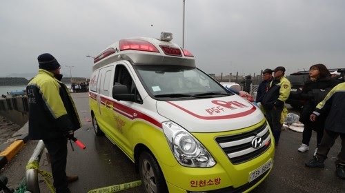 인천 낚싯배 전복…1명 사망·9명 중태·5명 실종