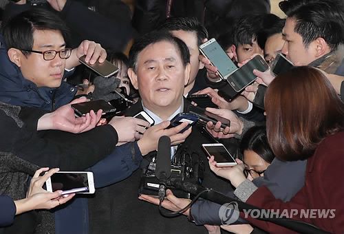 '국정원 뇌물의혹' 최경환 검찰 출석…"억울함 소명하겠다"