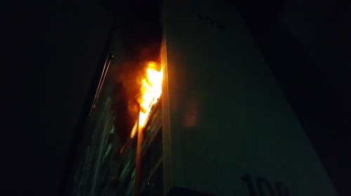 김포 아파트 7층서 불…탈출하던 60대 여성 추락사