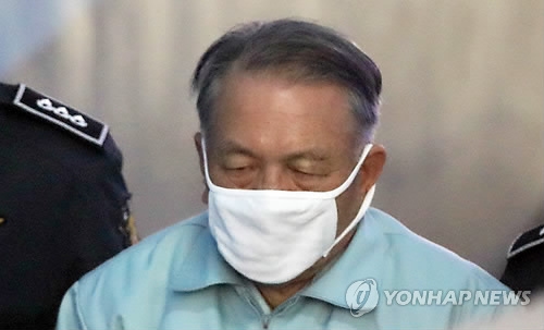 검찰, '화이트리스트 피의자' 김기춘에 20일 출석 통보