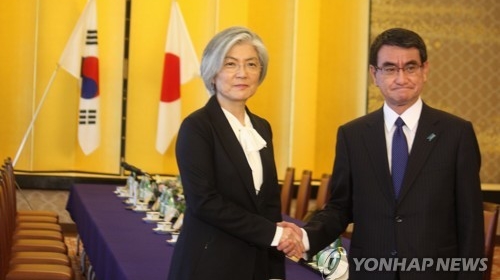 한일외교장관 도쿄회담…한국,위안부TF 설명 vs 일본 "합의이행해야"