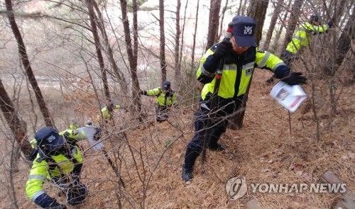'건물 옥상·차량 샅샅이'…경찰, 실종 고준희양 빗속 수색