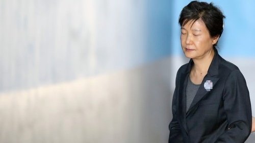 내일 박근혜 '특활비 의혹' 구치소 방문조사…검찰 4명 투입