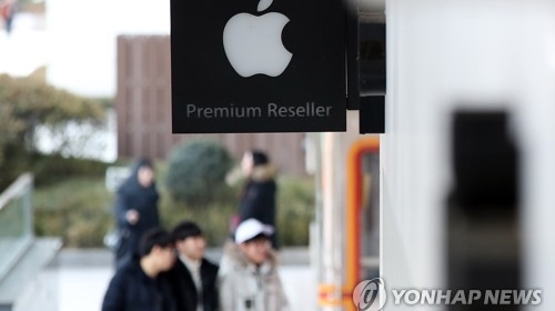 '안내도 없이'…애플 "한국 아이폰 배터리교체 오늘 시작"