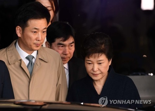박근혜 '특활비 뇌물'에 유영하 변호사 선임…적극 방어하나