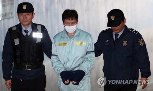 '박근혜 국정원 뇌물 공범' 안봉근·정호성 추가기소…액수 증가