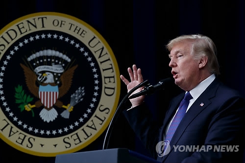 백악관 "트럼프, 다보스서 세일즈맨 변신…북 비핵화 논의도"