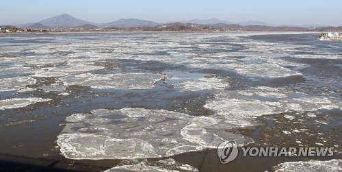 살 에는 한파…5년 만에 인천 앞바다에 유빙 출현