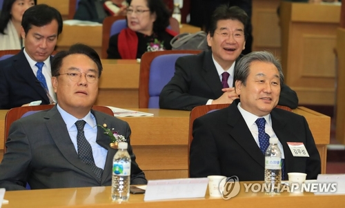 김무성, 국민의당·바른정당 통합에 "비판할 생각 없어"