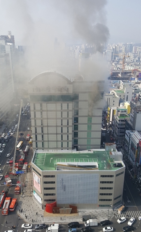 울산 뉴코아아울렛 10층서 불…"현재까지 인명피해 없어"
