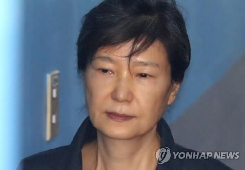 '국정원 뇌물' 박근혜 측 "검찰, 도덕적 타락 부각해 예단 형성"