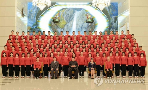 김정은, 북한 예술단에 '각별 관심'…곡목 직접 챙기고 시연회도