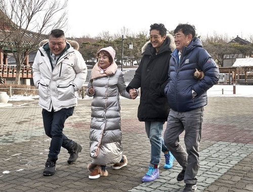 '한끼줍쇼' 김수미·신현준의 추억 여행…충무로 영화의 거리를 걷다 