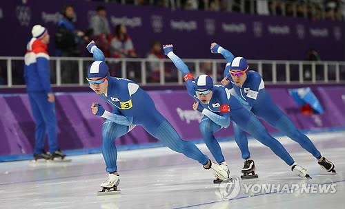 남자 빙속 팀추월, 2개 대회 연속 '은'…이승훈 3회 연속 메달