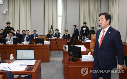 한국당 "임종석 불러야",민주 "운영위가 볼모냐"…10분만에 파행