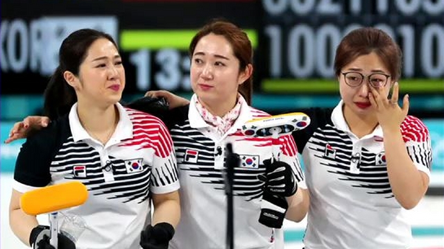 여자 컬링, 스웨덴에 졌지만 '값진 은메달'…아시아 최초