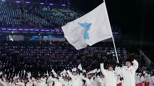남북 함께 뛰고, 함께 응원…'평화의 가치' 전한 올림픽