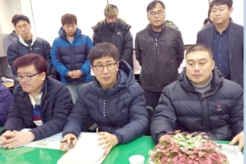 한국GM 군산공장 비정규직 200여명에 '해고 통보'…근로자 반발