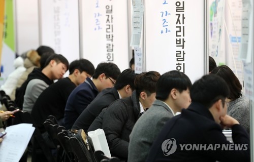 'GM쇼크' 취업자 증가 10만명 턱걸이…실업자 126만명