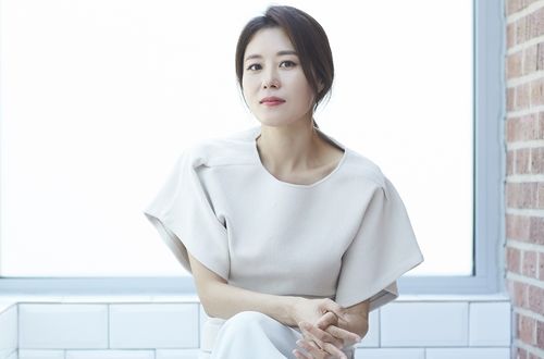 JTBC '라이프' 문소리, 1년 만에 안방 컴백…골든 라인업 완성