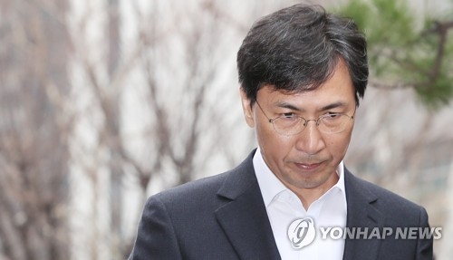 검찰, '성폭행 의혹' 안희정 구속영장…'피감독자 간음' 혐의