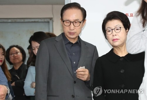 'MB뇌물 공모' 김윤옥 조사 불가피…이르면 내주 비공개 소환
