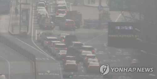 미세먼지 공포에…마스크·공기청정기 매출 최고 1천177%↑