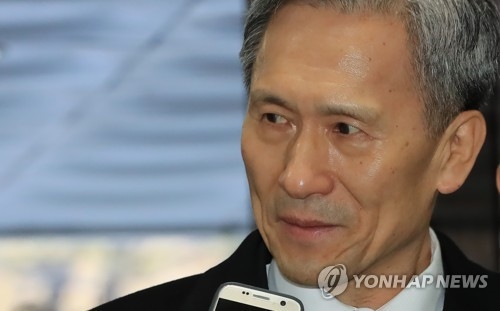 '군 댓글공작 관여' 김관진, 구속 풀려난 지 4달만에 재판에