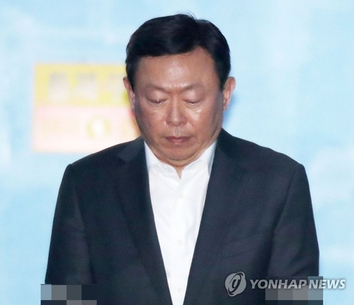 신동빈, 국정농단·경영비리 함께 재판받나…2심 첫 기일 연기