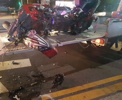 만취 승용차-배달 오토바이 충돌…20대 가장 사망