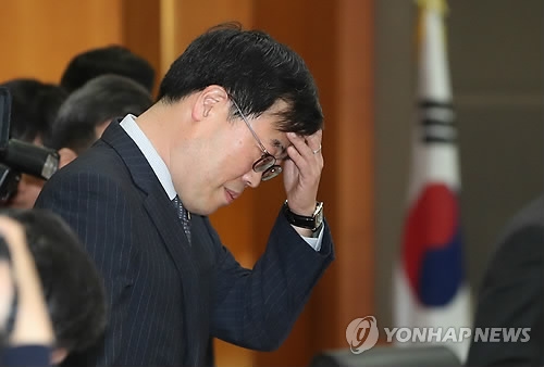검찰, '피감기관 돈으로 출장' 김기식 사건 수사 착수