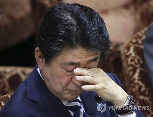 일본 사학스캔들 확산…"비서관 '총리안건' 발언했다" 증언 잇따라