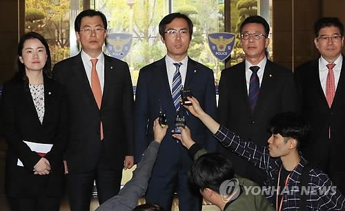 한국당 '댓글조작 조사단' "경찰수사 실망…적극 수사해야"