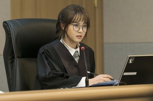 '미스 함무라비' 고아라, 열혈 판사로 변신…스틸컷 공개