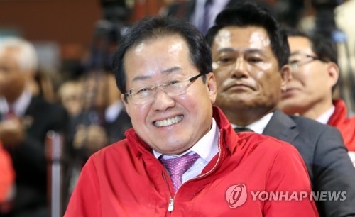 한국당 지방선거 슬로건 '나라를 통째로 넘기시겠습니까'