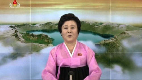 북한TV, 30여분 정상회담 영상 방영…"완전한 비핵화" 문구 낭독