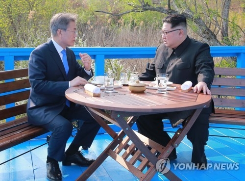 남북교류 공약 봇물…"위장 평화 쇼"라는 한국당 후보도 가세
