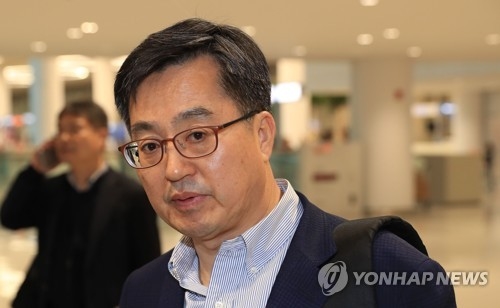 김동연 "최저임금 부담, 일자리 안정자금으로 흡수 판단"