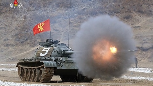 북한군, 김정은 2년 연속 참관한 탱크 경기대회 축소