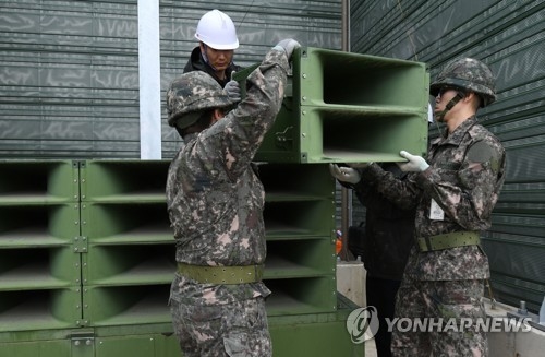 북한엔 잘 안들리는 대북확성기…대령·업자·보좌관 등 20명 기소