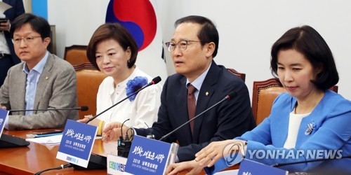 민주 '드루킹 의혹' 차단…'24일 개헌 본회의' 대야 압박