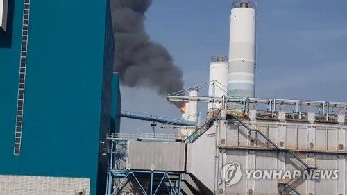 충남 태안화력 2호기 탈황설비서 불…큰불 잡혀