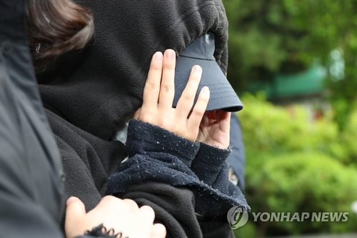 검찰, '홍대 누드모델 몰카범' 여성 모델 구속기소