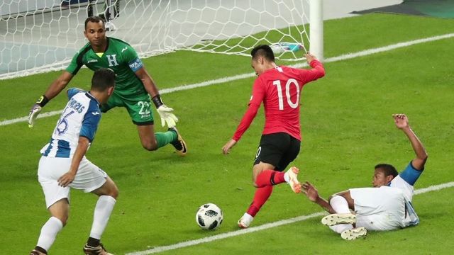 월드컵 대표팀, 온두라스에 2-0 완승…이승우·문선민 활약
