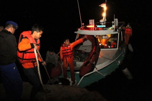 인니서 관광객 태운 여객선 침몰…최소 1명 사망·수십명 실종