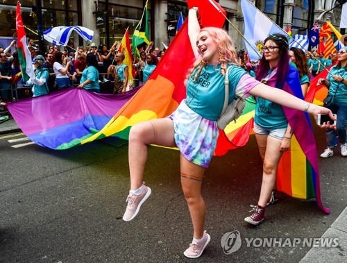 영국 '동성애 전환치료' 전면금지…"소수자 권익향상 도모"