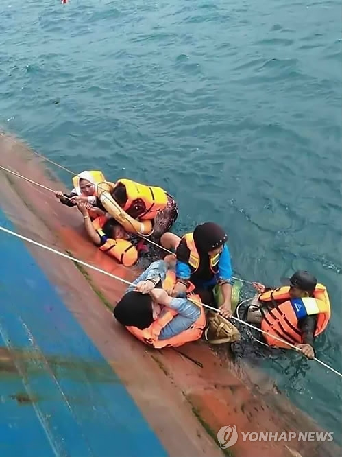 인니서 139명 태운 여객선 좌초·전복…최소 24명 숨져